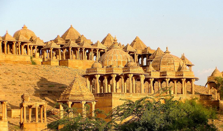 घूमने के लिहाज से बेहतरीन जगह हैं राजस्थान का रणथंभौर, जानें यहां के 8 दर्शनीय स्थल 