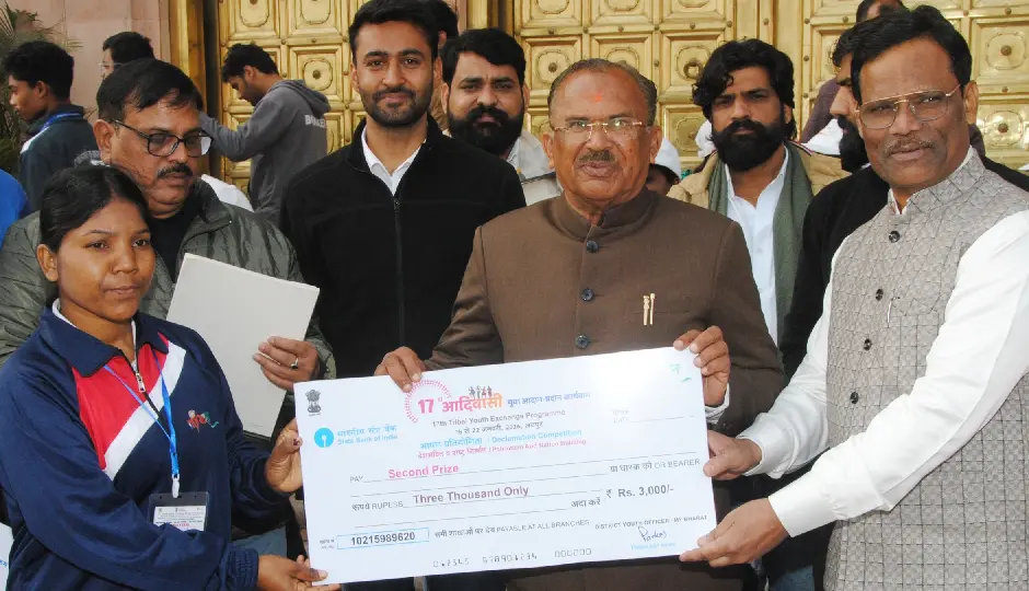 17वां आदिवासी युवा आदान–प्रदान कार्यक्रम सम्पन्न, उत्कृष्ट आदिवासी युवाओं को देवनानी ने नगद पुरस्कार से किया सम्मानित 17th tribal youth exchange program,vasudev devnani,jaipur tribal youth visit,tribal youth cash awards,rajasthan assembly visit,tribal youth cultural exchange,youth empowerment india,parliamentary system education,tribal youth leadership,india ministry of youth programs