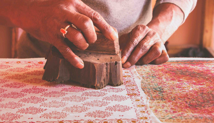 handicrafts of rajasthan,rajasthan,things to buy in rajasthan,katputli,block printing,bandhani,blue pottery,marble handicrafts