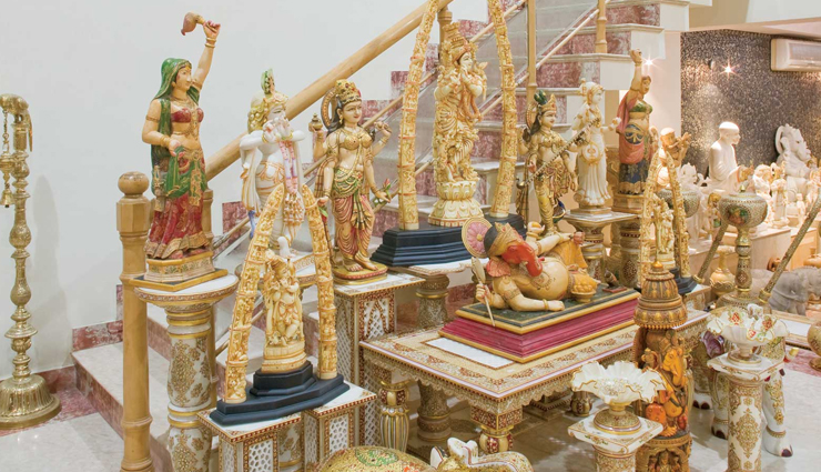 handicrafts of rajasthan,rajasthan,things to buy in rajasthan,katputli,block printing,bandhani,blue pottery,marble handicrafts