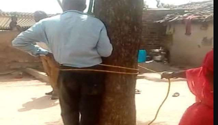 Rajasthan News: चित्तौड़गढ़ में महिला ने ASI पर लगाया दुष्कर्म का आरोप, पुलिसवाले को पेड़ से बांधकर की मारपीट 