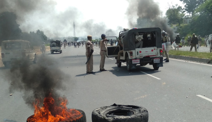 rajasthan,rajasthan dungarpur,rajasthan dungarpur violent,teachers exam turns violent in rajasthan,ashok gehlot,rajasthan news