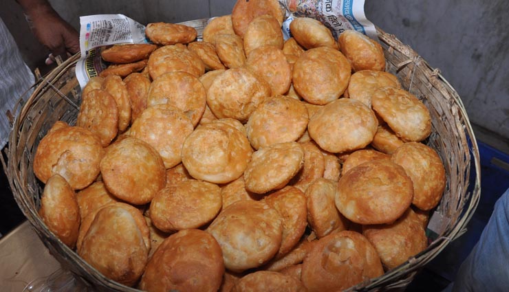 favorite street food of india,indian street food,delicious street food,mouthwatering delicacies from indian street,best street cuisine,popular street food,travel,cuisines