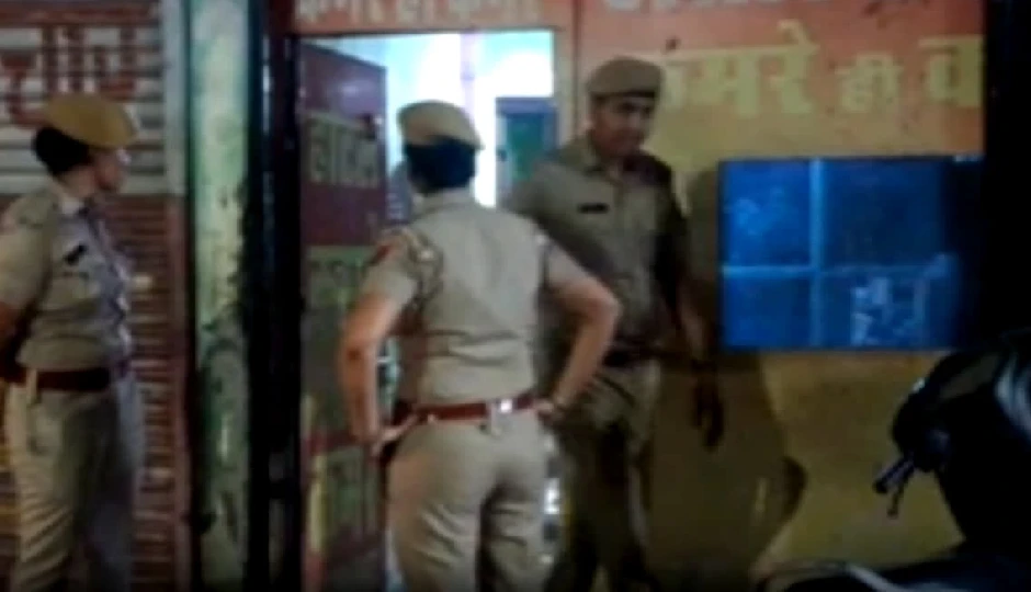 श्रीगंगानगर पुलिस की बड़ी कार्रवाई, देह व्यापार के आरोप में होटल से 2 दर्जन से अधिक महिला-पुरुष गिरफ्तार, ज्यादातर महिलाएं पंजाब की