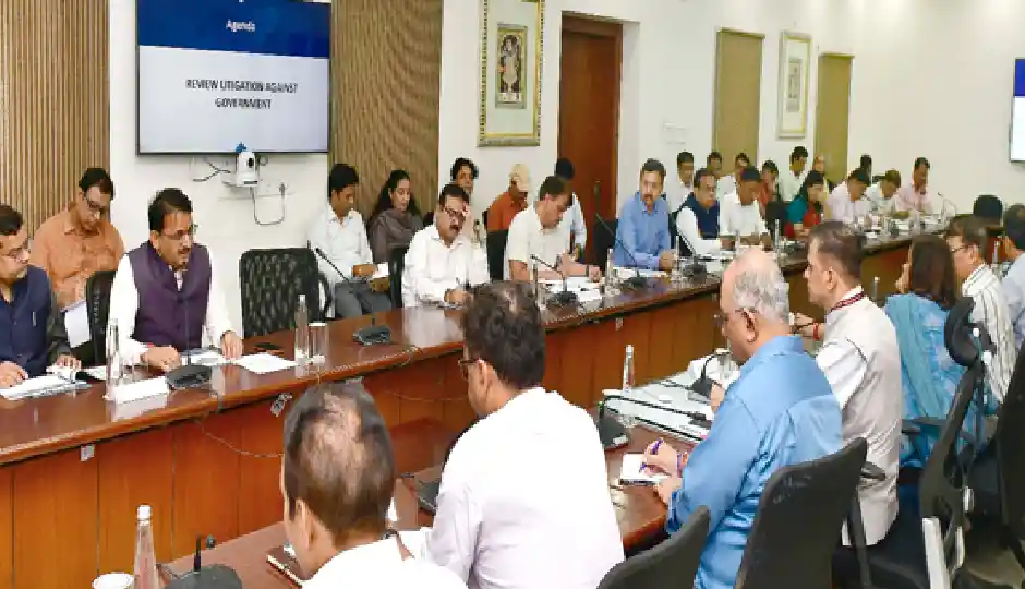 मुख्य सचिव वी. श्रीनिवास ने लंबित न्यायालयीन मामलों, ई-फाइल निस्तारण और राजस्थान सम्पर्क 181 की प्रगति की समीक्षा की