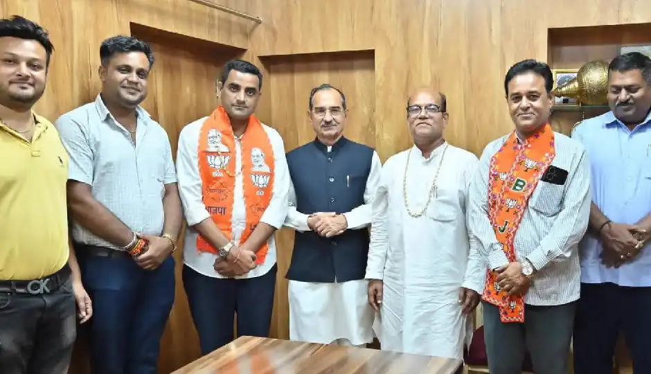 जयपुर निकाय चुनाव: BJP में शामिल होने की तस्वीरों के बाद रईस खान का यू-टर्न, कांग्रेस के साथ रहने का दावा