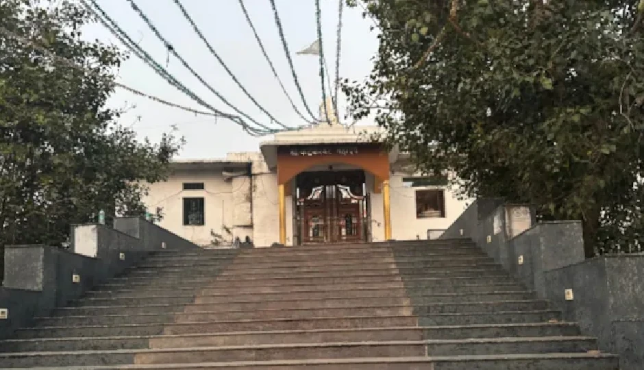 Rajasthan:  डूंगरपुर के कटकेश्वर महादेव मंदिर में चोरी का प्रयास, चोर की गिरने से मौत, साथी फरार