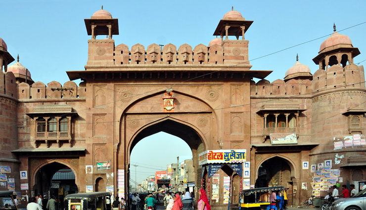 these markets of rajasthan are popular all over the country you will get a lot of traditional things,holiday,travel,tourism