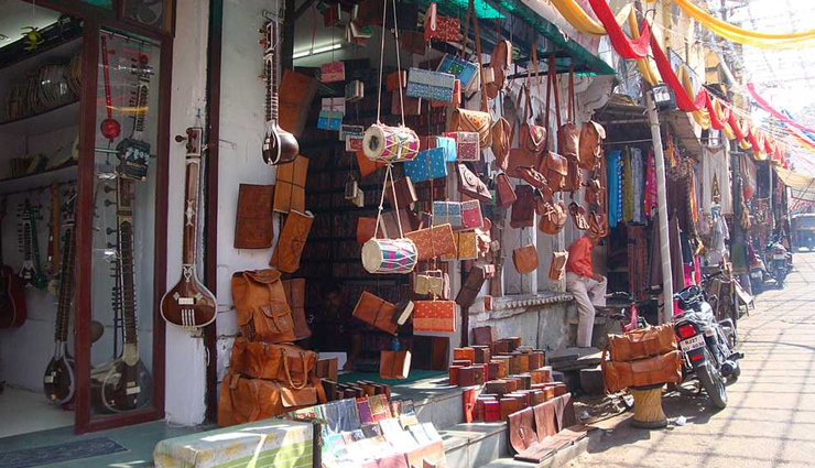 these markets of rajasthan are popular all over the country you will get a lot of traditional things,holiday,travel,tourism