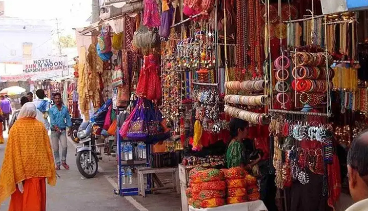 these markets of rajasthan are popular all over the country you will get a lot of traditional things,holiday,travel,tourism
