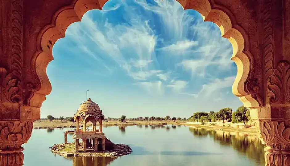 राजस्थान घूमने का बना रहे हैं प्लान? जयपुर से जैसलमेर तक इन जगहों को जरूर करें ट्रैवल लिस्ट में शामिल