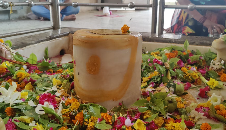 सावन में करना चाहते हैं भोले बाबा के दर्शन, चले आइये उत्तरप्रदेश के इन प्रसिद्द शिव मंदिर famous shiv temple in uttar pradesh,popular lord shiva temples in up,top shiva temples to visit in uttar pradesh,historical shiva temples in uttar pradesh,best shiva temples for devotees in up,sacred shrines of lord shiva in uttar pradesh,holy shiv temples in the state of uttar pradesh,ancient shiva temples of uttar pradesh,must-visit lord shiva temples in up,spiritual places dedicated to lord shiva in uttar pradesh,shiva lingams and temples in uttar pradesh