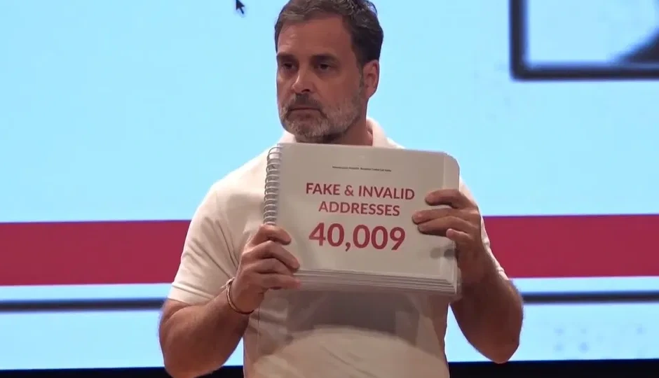 राहुल गांधी ने पेश किए 'वोटिंग घोटाले' के दस्तावेज़, बोले - 'फर्जी वोटिंग से BJP को मिला फायदा'