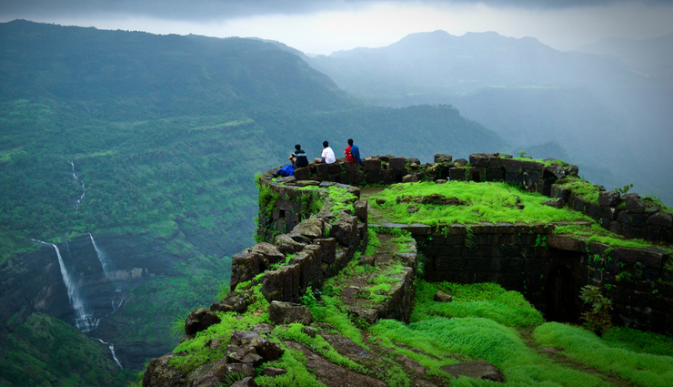 unique indian train journeys,best train travel experiences in india,iconic train routes in india,scenic train rides across india,luxury train travel in india,heritage train tours in india,adventure train experiences india,famous indian railway journeys,cultural train trips in india,must-visit train destinations in india