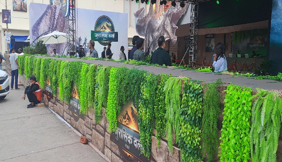 jurassic world rebirth hindi premiere,raj mandir jaipur,hollywood film in jaipur,jurassic world raj mandir,jurassic world 2025 india,jurassic hindi dub premiere,ashim samant jurassic
