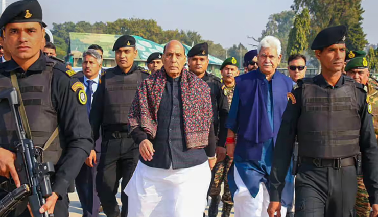 सेना की हिरासत में मारे गए 3 नागरिकों के परिजनों से मिले राजनाथ सिंह, किया एक महीने में न्याय दिलाने का वादा