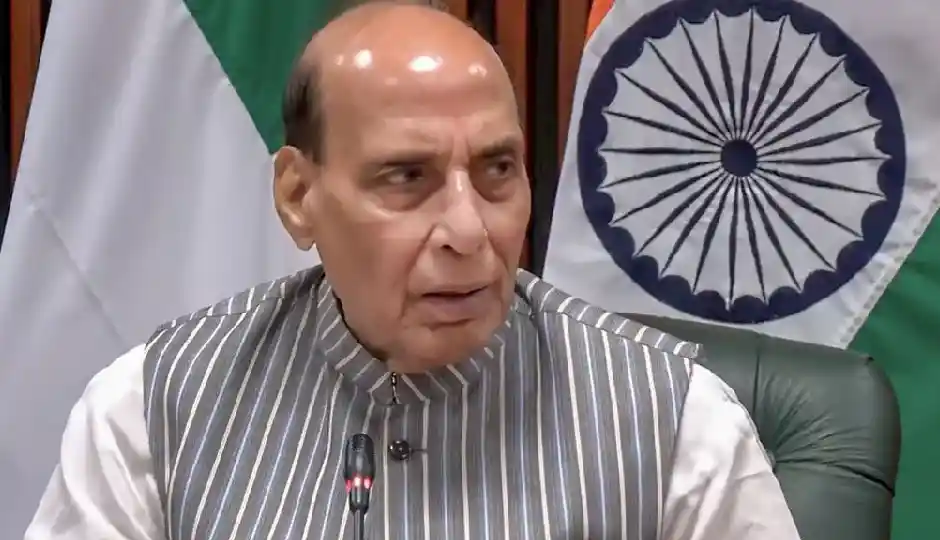 खरगे के बयान पर राजनाथ सिंह का कांग्रेस को कड़ा संदेश, बोले- व्यक्तिगत मर्यादाओं का उल्लंघन मत कीजिए