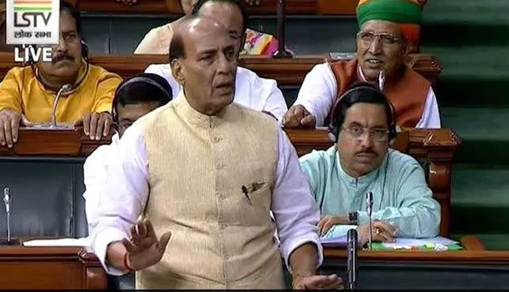 कर्नाटक पर बोले राजनाथ सिंह - इस्तीफों से BJP का लेना-देना नहीं, राहुल को फॉलो कर रहे उनके नेता