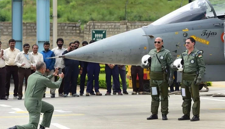 lca tejas,lca tejas mk2,lca tejas mk2 specifications,lca tejas photos,rajnath singh lca tejas pictures,rajnath singh tejas photos,rajnath singh news in hindi,news,news in hindi