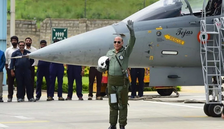 lca tejas,lca tejas mk2,lca tejas mk2 specifications,lca tejas photos,rajnath singh lca tejas pictures,rajnath singh tejas photos,rajnath singh news in hindi,news,news in hindi