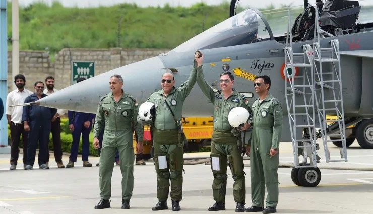 lca tejas,lca tejas mk2,lca tejas mk2 specifications,lca tejas photos,rajnath singh lca tejas pictures,rajnath singh tejas photos,rajnath singh news in hindi,news,news in hindi