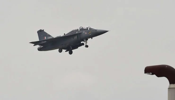 lca tejas,lca tejas mk2,lca tejas mk2 specifications,lca tejas photos,rajnath singh lca tejas pictures,rajnath singh tejas photos,rajnath singh news in hindi,news,news in hindi