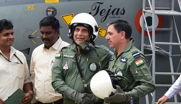 lca tejas,lca tejas mk2,lca tejas mk2 specifications,lca tejas photos,rajnath singh lca tejas pictures,rajnath singh tejas photos,rajnath singh news in hindi,news,news in hindi