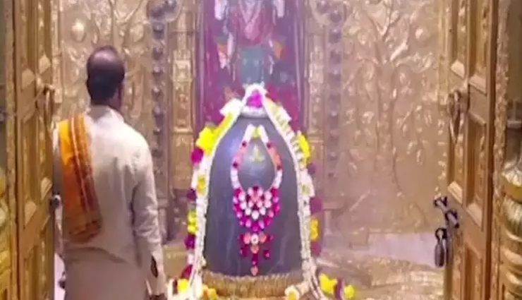 भारत के इन मंदिरों में नहीं पूजे जाते भगवान, लगी हैं सेलेब्रिटीज और राजनेताओं की मूर्ती temples of india,celebrities and politicians in india