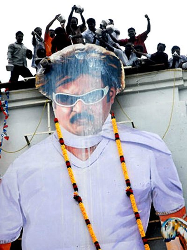 celebrity temples in india,temple of celebrities,rajnikath,narendra modi,sonia gandhi,mahatma gandhi,amitabh bacchan,sachin tendulkar