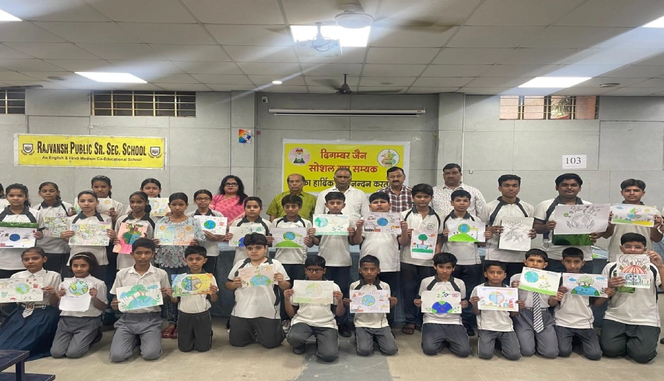सम्यक ग्रुप द्वारा पर्यावरण संरक्षण को समर्पित पोस्टर प्रतियोगिता का भव्य आयोजन, 50 से अधिक छात्र हुए शामिल