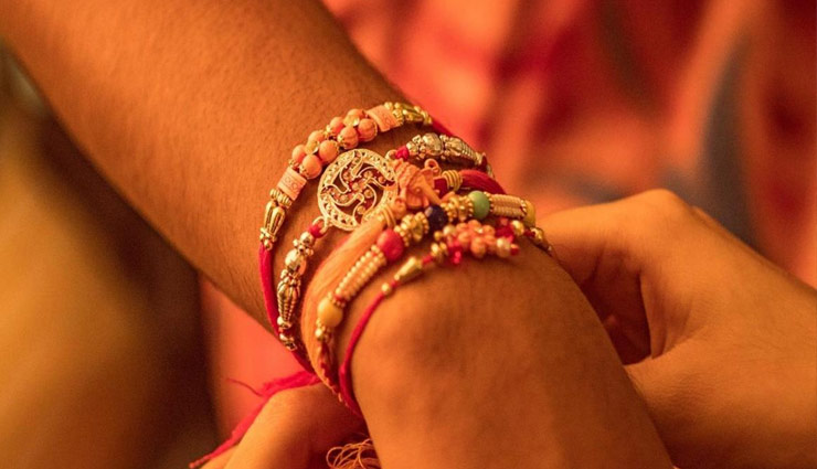 मध्य प्रदेश : बहन बांध रही थी राखी, युवक करने लगा उल्टियां, हुई मौत 