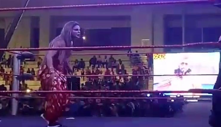 जिस महिला रेसलर ने रिंग में पटका उसी के साथ खली के रोड शो में नजर आई राखी सावंत, तस्वीरें karnal,rakhi sawant,khali road show,the great khali,rebel,wrestling match,haryana