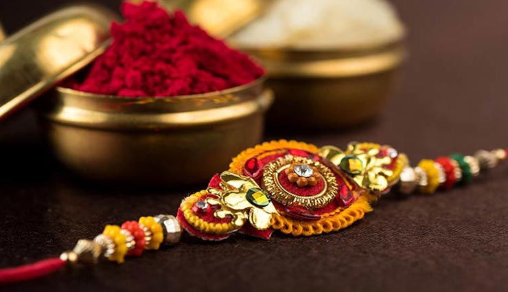 रक्षा बंधन पर भाई को राखी बांधने के अलावा करें ये 6 काम, सुख-समृद्धि का होगा आगमन