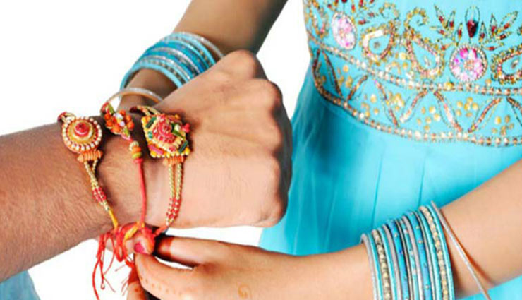 Rakhi 2018 : रक्षाबंधन का यह मंत्र राखी बांधते समय बोलने से होती है लक्ष्मी की प्राप्ति 