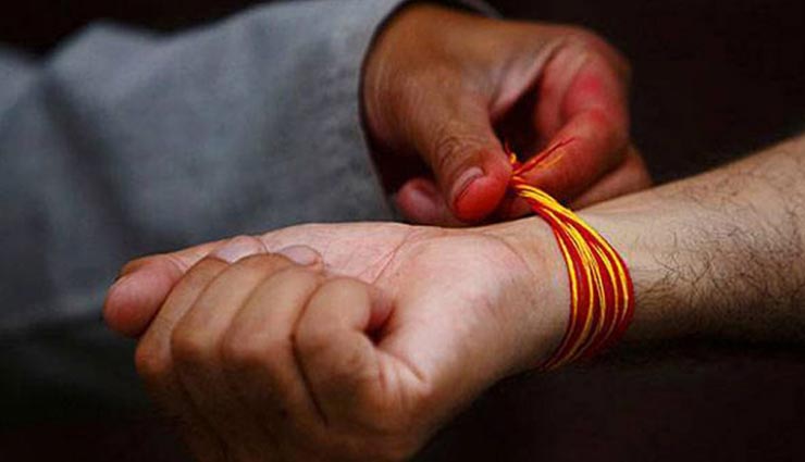 विशेष रंग का रक्षासूत्र करेगा आपकी कठिनाइयां दूर, जानें किस तरह
