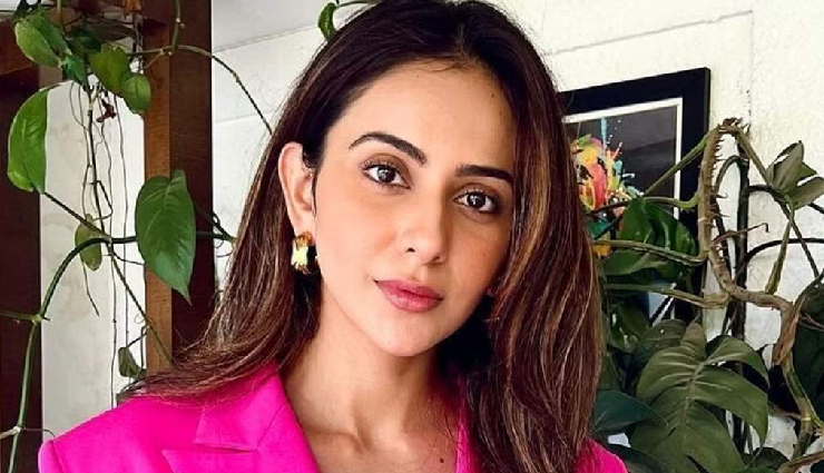 2 News : ‘रामायण’ में ‘शूपर्णखा’ के रोल के लिए इनसे चल रही है बातचीत, महेश-नम्रता की बेटी हुईं साइबर क्राइम की शिकार