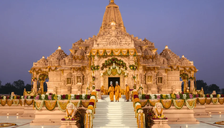 अयोध्या राम मंदिर दान विवाद ने पकड़ा तूल, ट्रस्ट कर्मचारी के घर गोबर में दबे मिले 10 लाख रुपये; जानिए पूरा घटनाक्रम
