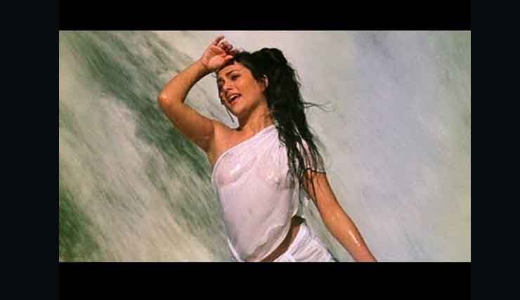 ये बॉलीवुड हीरोइन्स हो चुकी है परदे पर टॉपलेस bollywood,movies,these actors have been topless for movie scenes,bold movie scenes,topless movie scenes,hot scenes