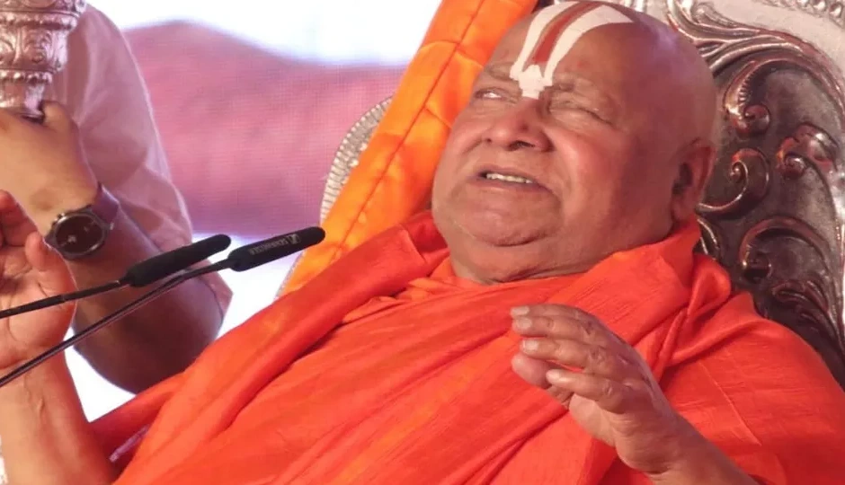 हिंदू धर्म में मां को पिता से बड़ा दर्जा, मुस्लिम महिलाओं को लेकर रामभद्राचार्य ने कहा - 25-25 बच्चे और फिर 3 तलाक; मचा बवाल