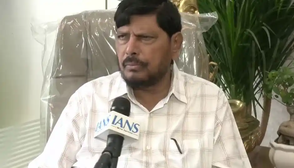 'वंदे मातरम' के अपमान पर सोनिया गांधी मांगें माफी, रामदास अठावले ने साधा निशाना