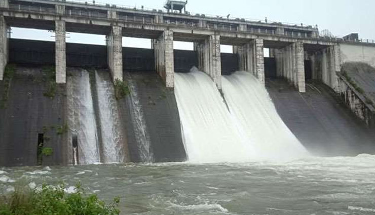 झारखण्ड: रामगढ़ में भारी बारिश के कारण खोले गए पतरातू डैम के दो फाटक, दो और खोलने की तैयारी 