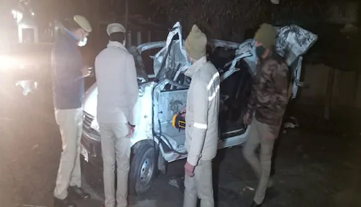 रामपुर में देर रात भीषण सड़क हादसा, 5 लोगों की मौके पर ही मौत