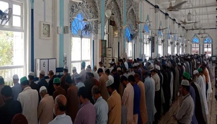 रमज़ान के महीने में मस्जिद जाने को लेकर पाकिस्तान में बढ़ी चिंता