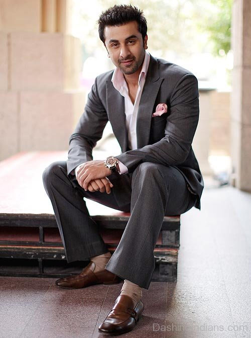 celebs dressing sense,dressing style of celebs,bollywood celebs,virat kohli,shahrukh khan,varun dhawan,tiger shroff,shahid kapoor,ayushman khurana,arjun kapoor,diljit dosanjh,sushant singh,ranbir kapoor