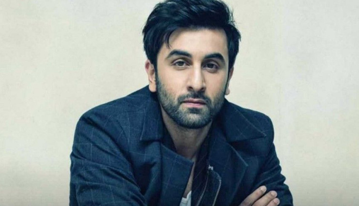 Ranbir Kapoor Meets Fans on Mumbai Streets