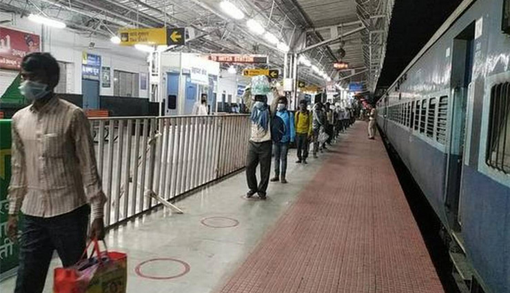 झारखंड / रांची में गुलाब के फूल और भोजन के साथ हुआ मजदूरों का स्वागत