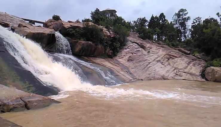 ranchi waterfall,waterfalls to visit in ranchi,hundru falls,jonha falls,dassam falls,hirni falls,panch ghagh