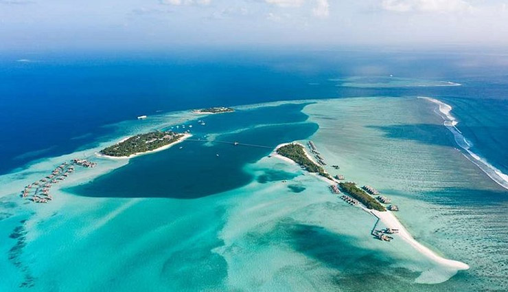 10 tourist attractions in maldives,must-visit places in maldives,top maldives tourist spots,popular islands in maldives,best beaches maldives,maldives honeymoon destinations,male atoll maldives,maldives snorkeling spots,vaadhoo island bioluminescence,rangali island luxury resorts,hanifaru bay marine life.