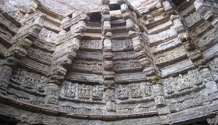 अनोखा कुआं जिसके अंदर बनी हैं 30 किलोमीटर लंबी सुरंग, तथ्य हैरान करने वाले weird news,weird information,interesting facts,rani ki vav,rani ki bawdi