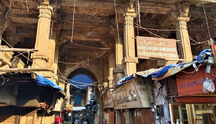 gujarat shopping destinations,best markets in gujarat,top places to shop in gujarat,gujarat shopping guide,unique markets in gujarat,traditional shopping in gujarat,famous shopping streets in gujarat,gujarat handicrafts shopping,vibrant bazaars in gujarat,gujarat shopping experiences,ahmedabad shopping spots,shopping malls in gujarat,gujarat street markets,antique shopping in gujarat,ethnic shopping in gujarat